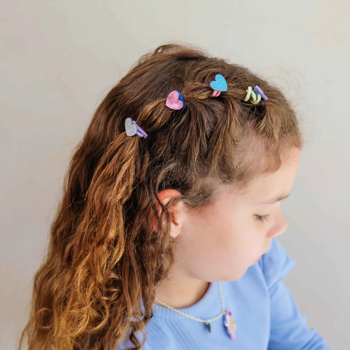 Mimi & Lula Mini Scrunchies, Haargummies 8er Pack, Herzen blau pink lila mit Glitzer