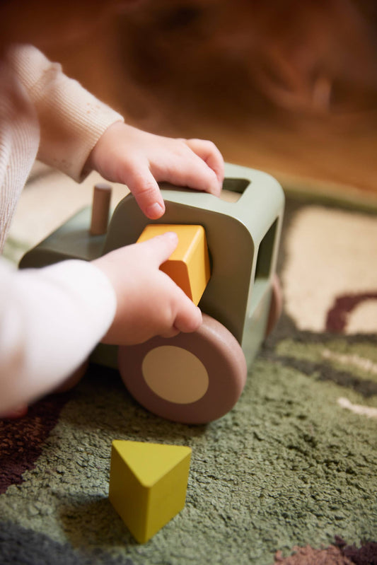 Filibabba Traktor zum Hinterherziehen mit Steckspiel aus Holz