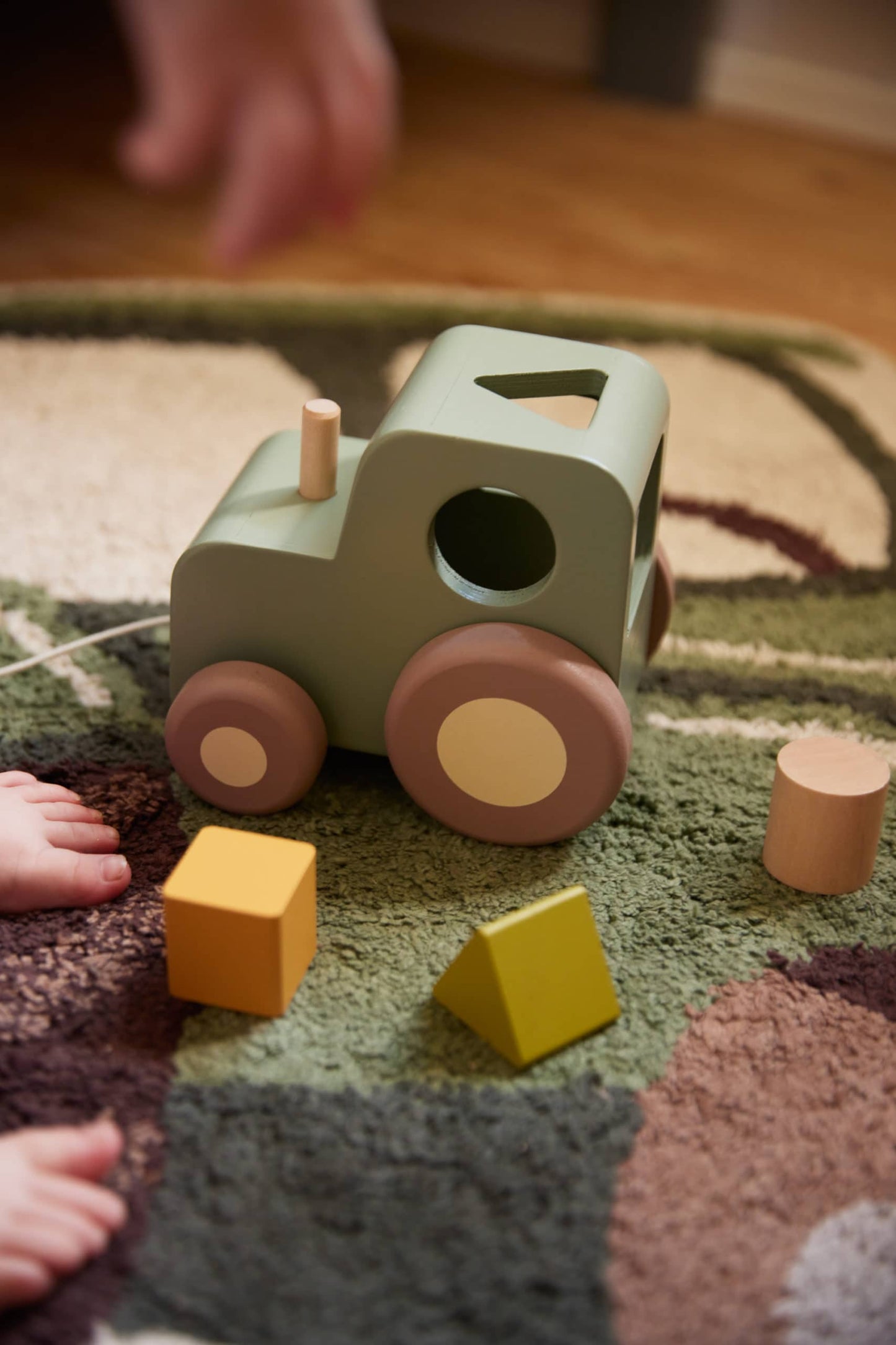 Filibabba Traktor zum Hinterherziehen mit Steckspiel aus Holz