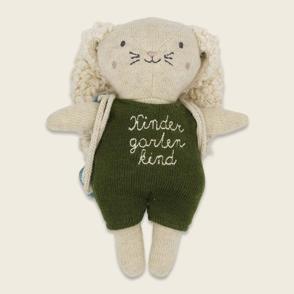 Ava&Yves Kindergartenkind Hase mit oliv Anzug und Rucksack