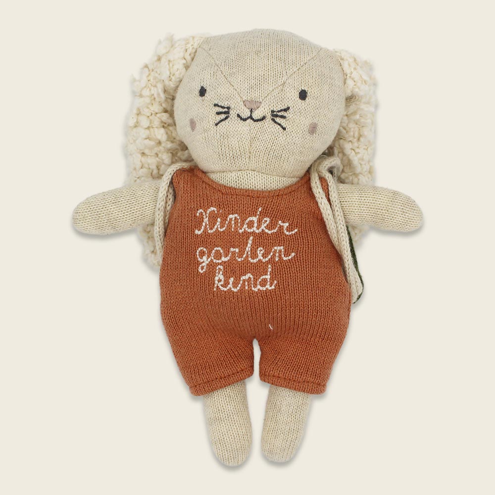 Ava&Yves Kindergartenkind Hase mit lachs Anzug und Rucksack