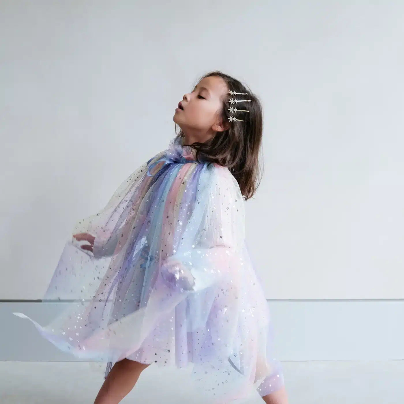 Mimi & Lula Ombre Rainbow Cape Umhang, bunt mit silbernen Sternen