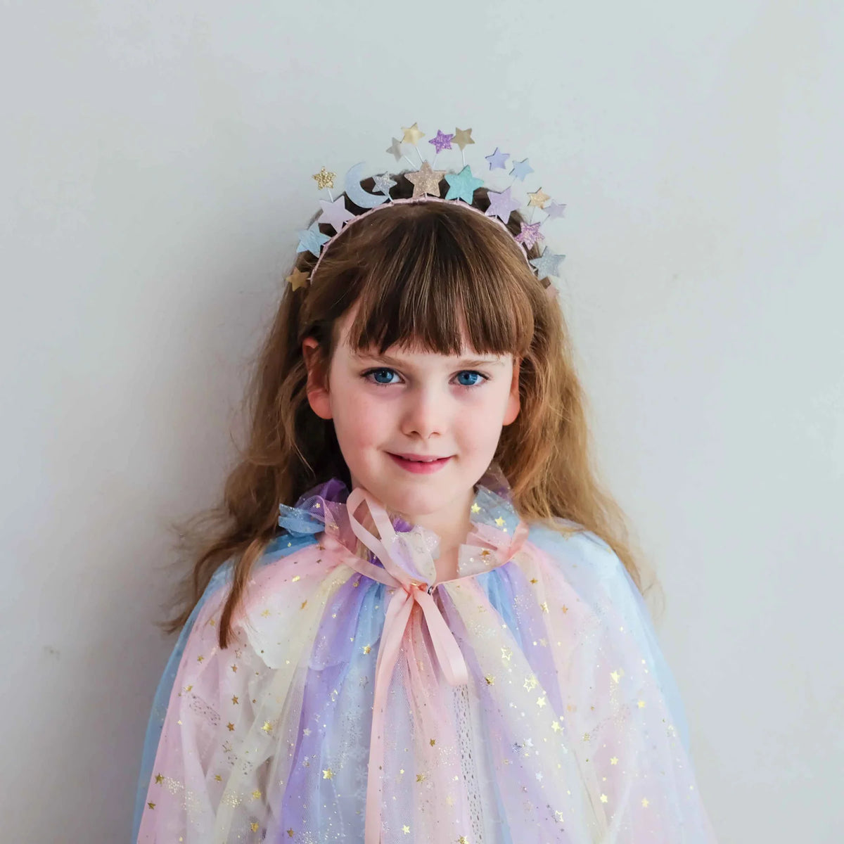 Mimi & Lula Ombre Shooting Star Cape Umhang, bunt mit goldenen Sternen