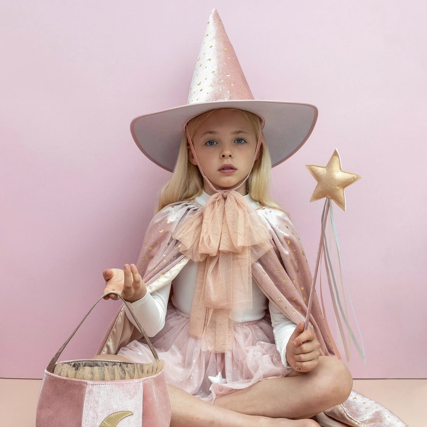 Mimi & Lula Hexenhut Glinda, rosa Samt mit goldenen Sternen