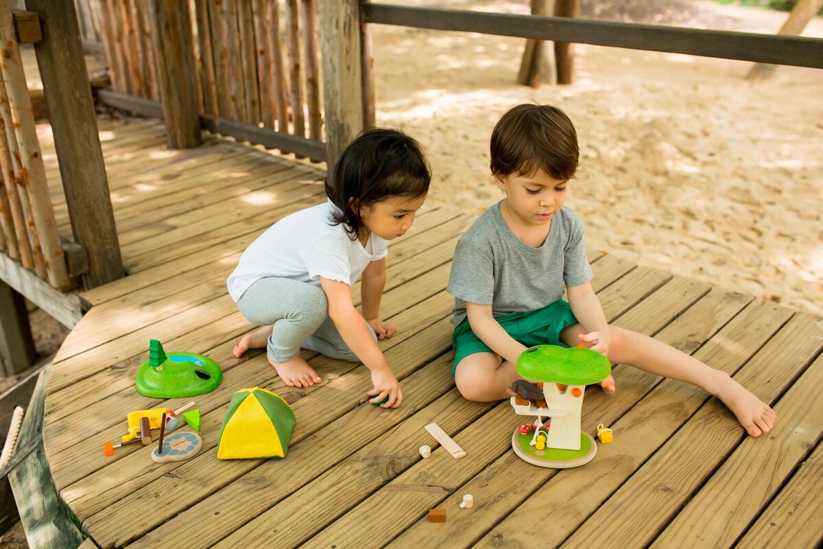 Plan Toys Baumhaus Holzspielzeug