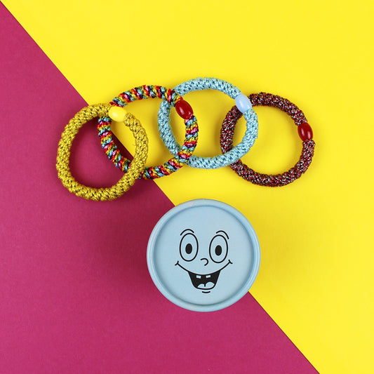 Ava&Yves Haargummi-Set hellblau dunkelrot mit 4 Haargummis in runder Geschenkbox