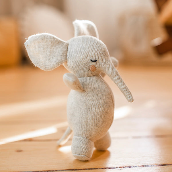Ava&Yves Babyrassel Elefant, creme
