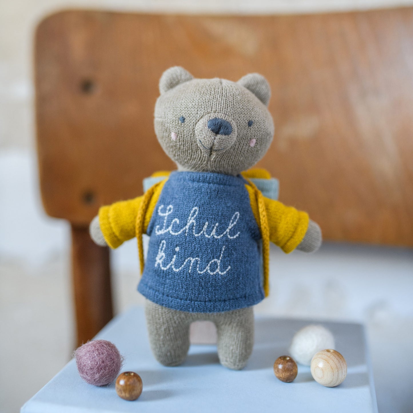 Ava&Yves Bär „Schulkind“ mit Schulranzen und Shirt, blau