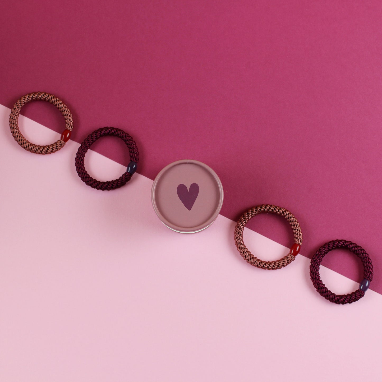 Ava&Yves Haargummi-Set altrosa dunkelrot mit 4 Haargummis in runder Geschenkbox