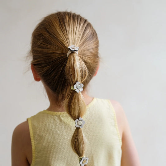 Mimi & Lula Mini Scrunchies, Haargummies 6er Pack, Blumen weiß