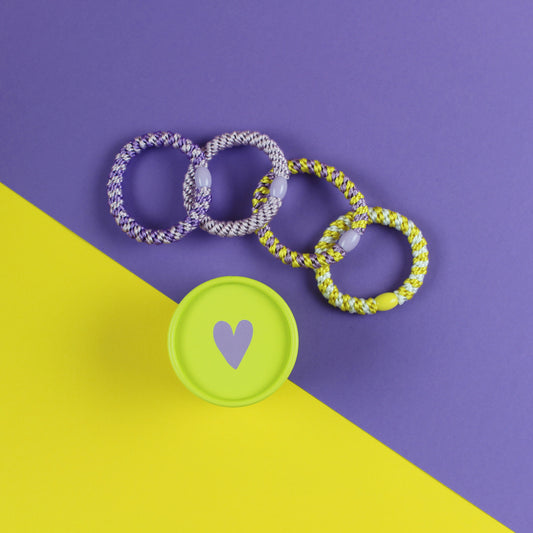 Ava&Yves Haargummi-Set gelb flieder mit 4 Haargummis in runder Geschenkbox