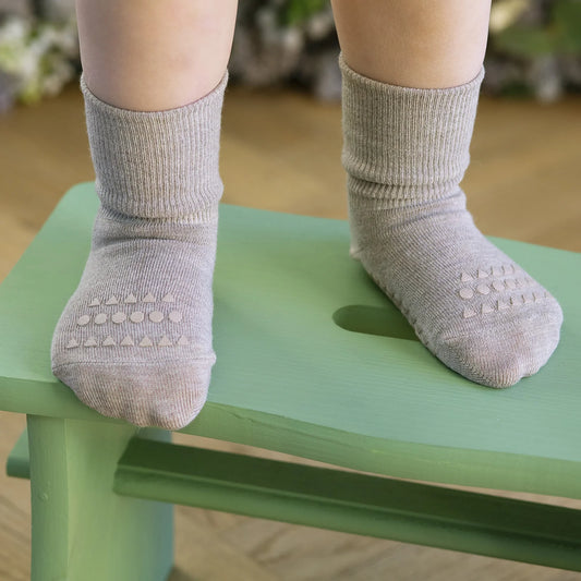 GoBabyGo Rutschfeste Socken aus Bambus Sand