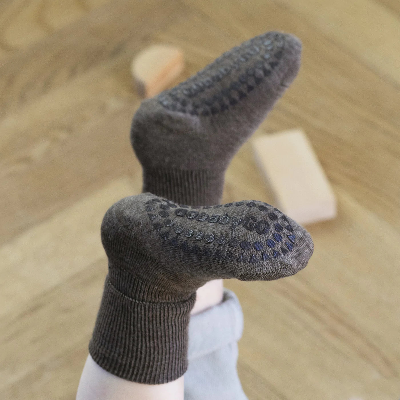 GoBabyGo Rutschfeste Socken aus Wolle, brown melange